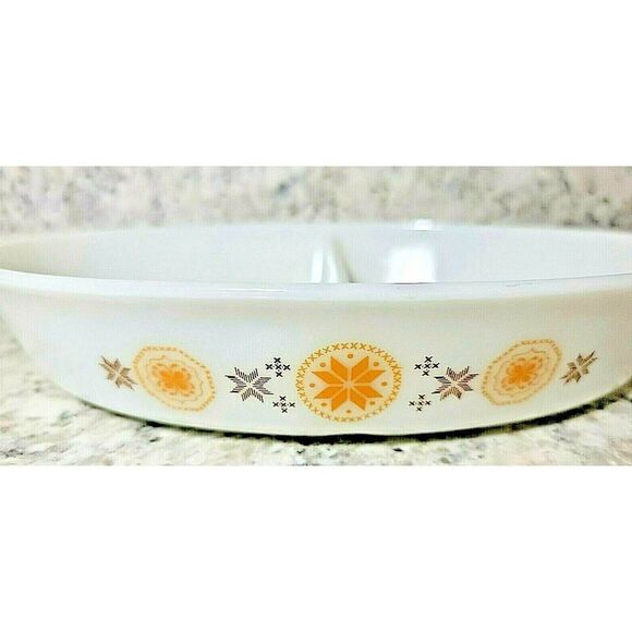 Vintage Pyrex Oval Divided Serving Dish NO Lid Town Country Orange Brown 1.5 Qt - Picture 2 of 7